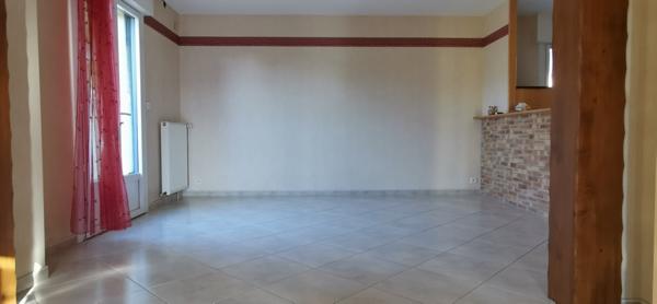 Rare: Maison avec bureaux indépendant sur terrain 1566m2 à 10min de l'A84