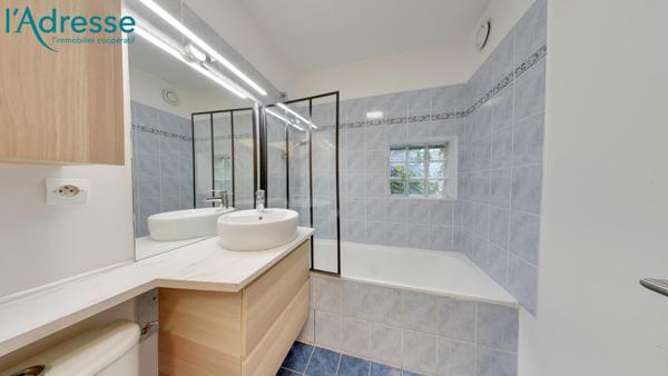 Appartement Rez-de-jardin 2 pièces avec jardin terrasse, jardin privatif et box