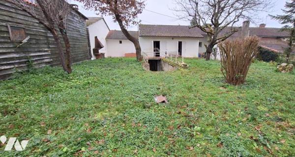 VIC-FEZENSAC, Maison de rue avec garage et jardin