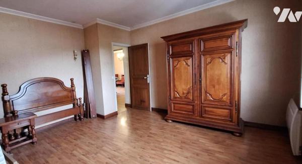 VIC-FEZENSAC, Maison de rue avec garage et jardin