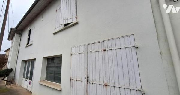 VIC-FEZENSAC, Maison de rue avec garage et jardin