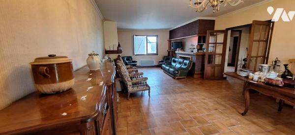 VIC-FEZENSAC, Maison de rue avec garage et jardin