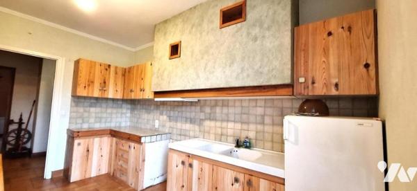 VIC-FEZENSAC, Maison de rue avec garage et jardin