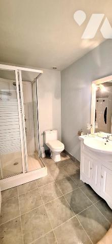 VIC-FEZENSAC, Maison de rue avec garage et jardin