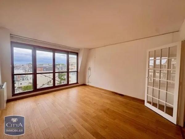 Appartement à louer 2 pièces 53.75m² Tours (37000)