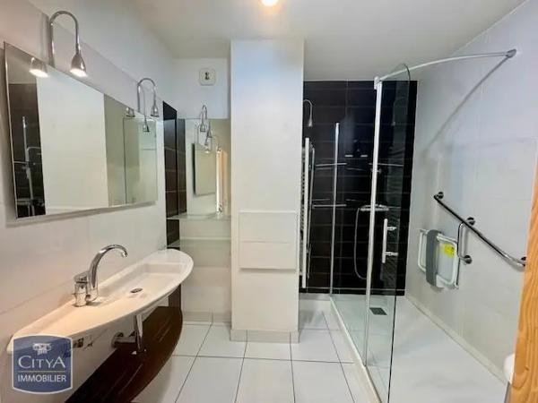 Appartement à louer 2 pièces 53.75m² Tours (37000)
