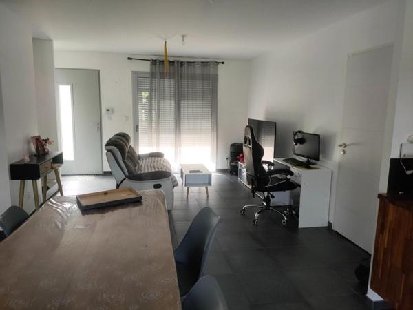 maison contemporaine 3 chambres avec terrain à MOUCHARD (JURA)