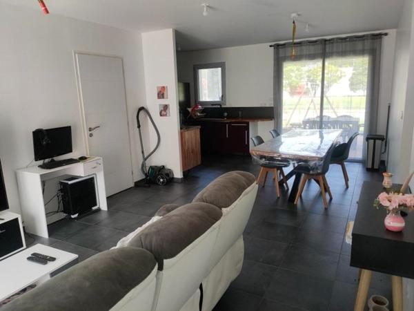 maison contemporaine 3 chambres avec terrain à MOUCHARD (JURA)