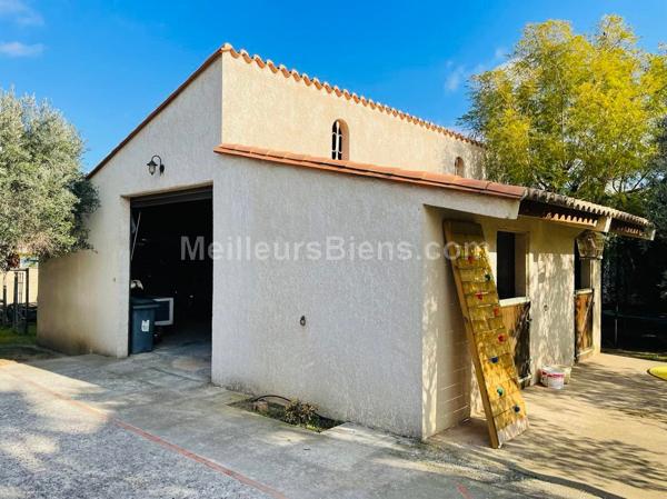 Belle villa T6 de 170m2 avec dépendance de 100m2 sur parcelle de 2051m2 à Rivesaltes.