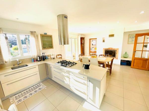 Belle villa T6 de 170m2 avec dépendance de 100m2 sur parcelle de 2051m2 à Rivesaltes.