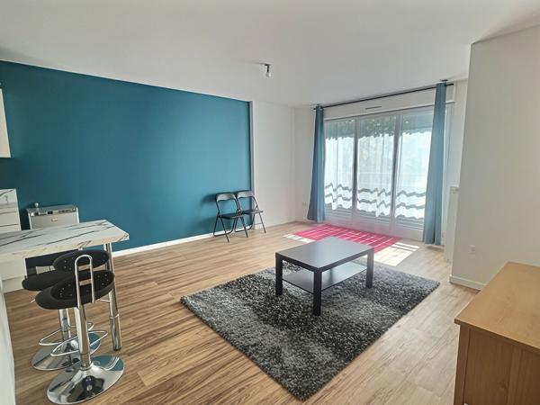 Appartement 2 pièces 47,24 m2 THIAIS proche centre-ville box et balcon