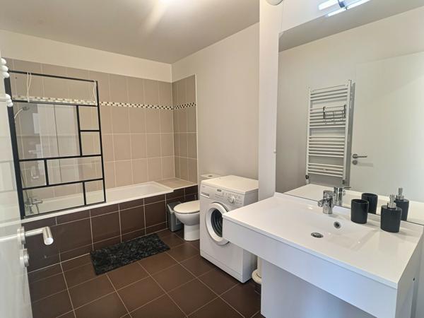 Appartement 2 pièces 47,24 m2 THIAIS proche centre-ville box et balcon