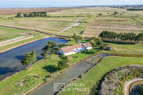 Longère rénovée entre terre et océan