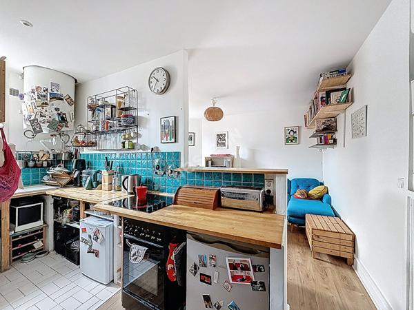 MONTREUIL, ENTRE LA MAIRIE ET LE PARC DES BEAUMONTS, 700 METRES DU METRO, CHARMANT 3 PIECES.