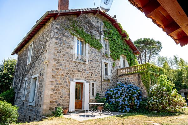 Maison en pierre avec piscine, charme 1930 au coeur de la vallée de l’Eyrieux