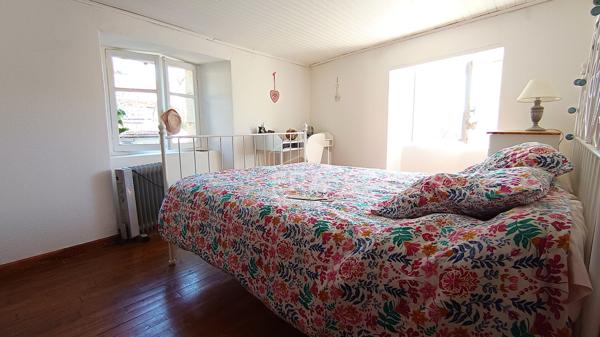 Maison Saint Hostien 7 pièces 4 chambres 164.94 m2 sur terrain 220 m2