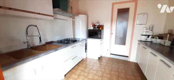 SIOUVILLE-HAGUE MAISON AVEC EXTENSION HABITABLE + 2 GARAGES + JARDIN ARBORE