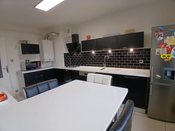 Appartement Aurillac avec Balcon et Garage dernier étage , Aurillac