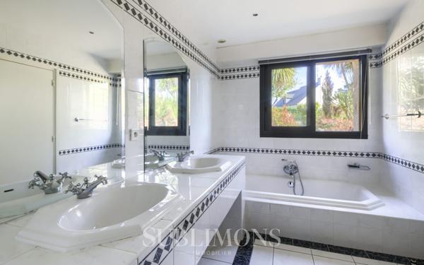 Maison 6 pièces 221 m²