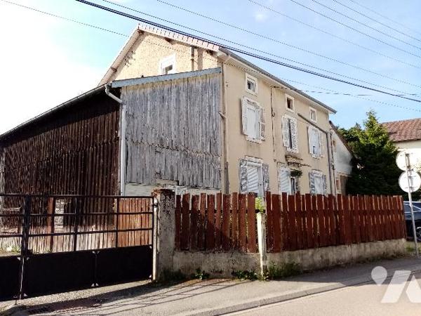 2ème étage, appartement de 37.04 m² au sol (loi carrez 32.69 m²) 
bon état général