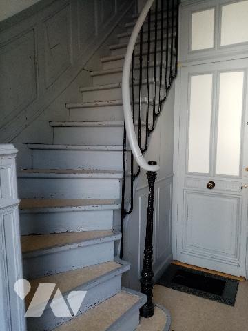 2ème étage, appartement de 37.04 m² au sol (loi carrez 32.69 m²) 
bon état général