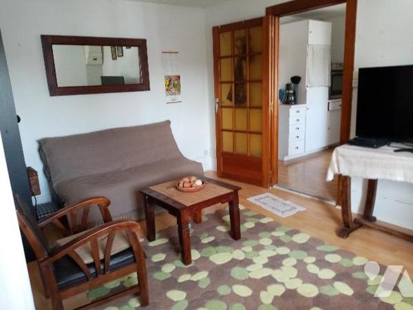 2ème étage, appartement de 37.04 m² au sol (loi carrez 32.69 m²) 
bon état général