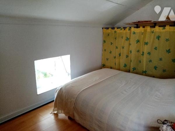 2ème étage, appartement de 37.04 m² au sol (loi carrez 32.69 m²) 
bon état général