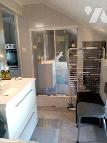2ème étage, appartement de 37.04 m² au sol (loi carrez 32.69 m²) 
bon état général