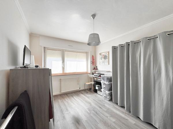Grand T4 rénové avec ses 2 garages, ses 2 jardins et sa cave