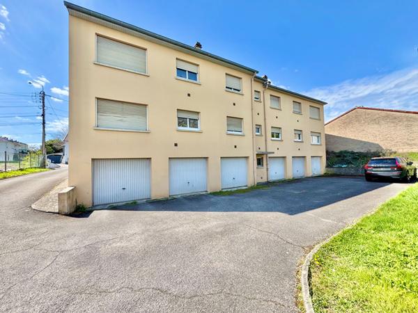 Grand T4 rénové avec ses 2 garages, ses 2 jardins et sa cave