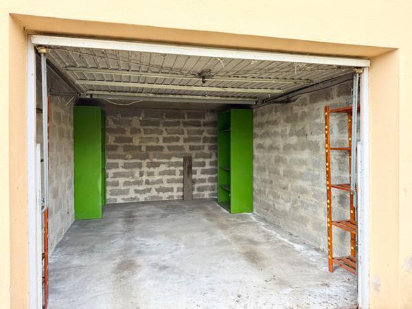 Grand T4 rénové avec ses 2 garages, ses 2 jardins et sa cave