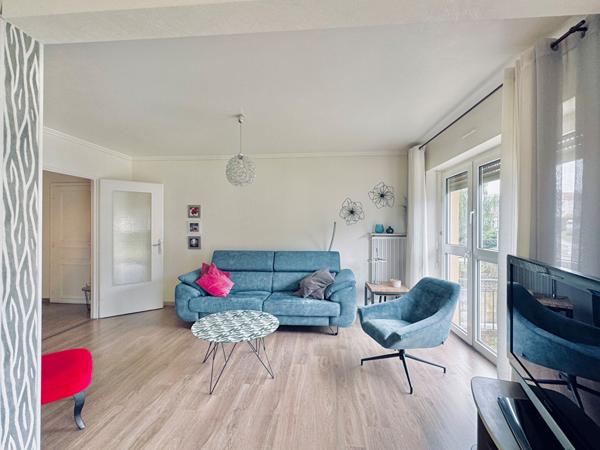 Grand T4 rénové avec ses 2 garages, ses 2 jardins et sa cave