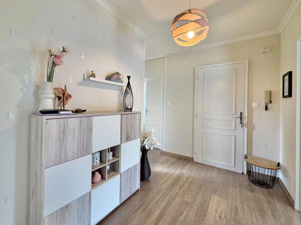 Grand T4 rénové avec ses 2 garages, ses 2 jardins et sa cave
