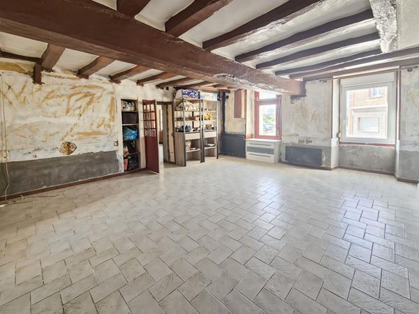 Ensemble immobilier avec terrain constructible et dépendances