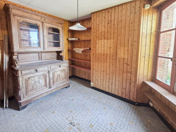 Ensemble immobilier avec terrain constructible et dépendances