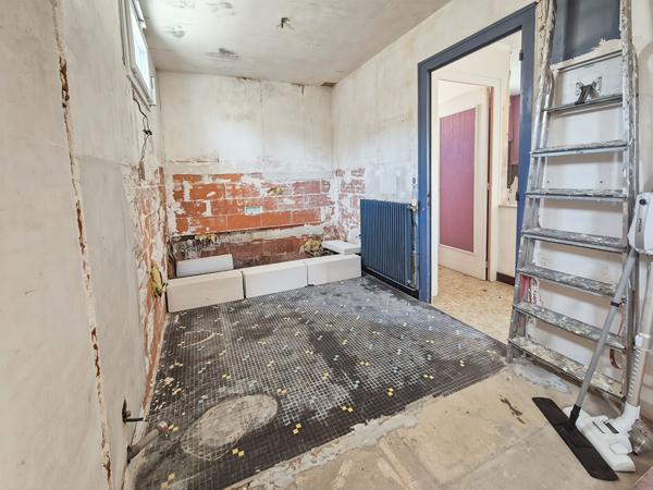 Ensemble immobilier avec terrain constructible et dépendances