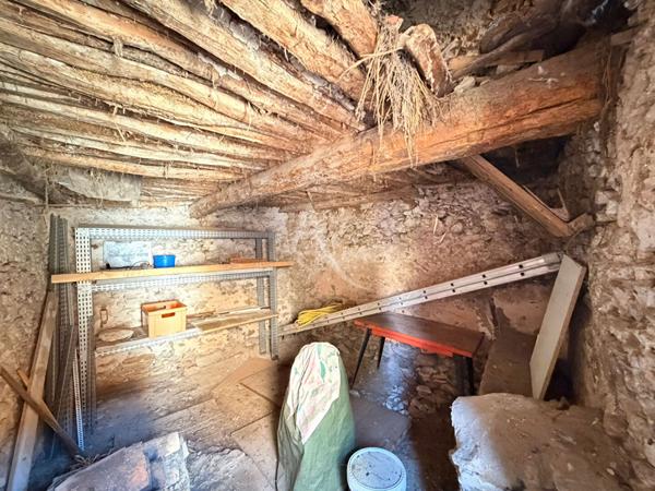 REMISE A RENOVER SUR DEUX NIVEAUX AVEC CAVE VINON SUR VERDON