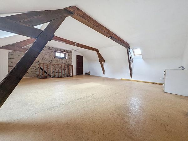 A vendre - Maison de 150m2, 4 chambres, garage et terrain de plus de 400m2 en centre-bourg de Candé