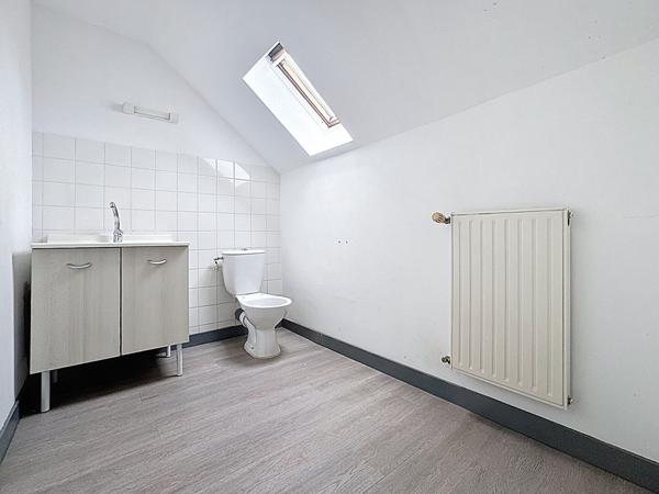 A vendre - Maison de 150m2, 4 chambres, garage et terrain de plus de 400m2 en centre-bourg de Candé