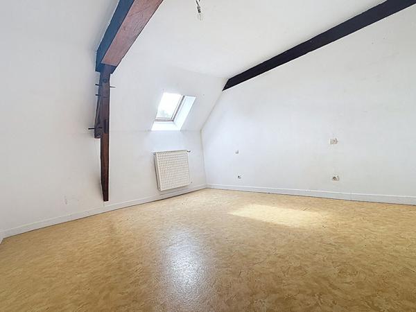 A vendre - Maison de 150m2, 4 chambres, garage et terrain de plus de 400m2 en centre-bourg de Candé