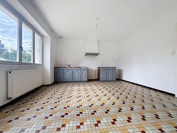 A vendre - Maison de 150m2, 4 chambres, garage et terrain de plus de 400m2 en centre-bourg de Candé