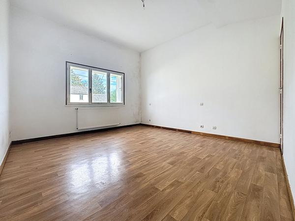 A vendre - Maison de 150m2, 4 chambres, garage et terrain de plus de 400m2 en centre-bourg de Candé