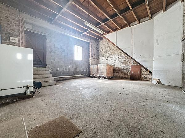A vendre - Maison de 150m2, 4 chambres, garage et terrain de plus de 400m2 en centre-bourg de Candé