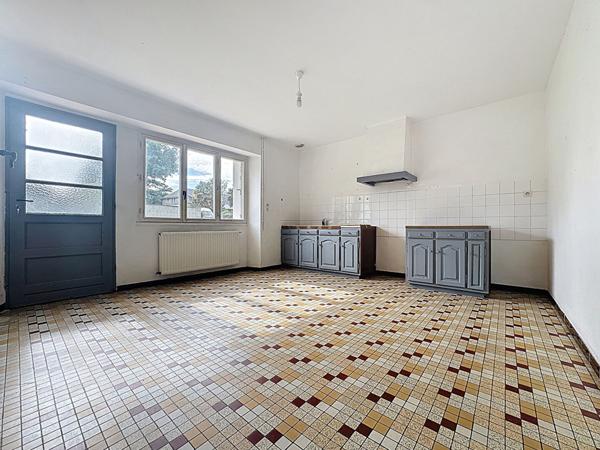 A vendre - Maison de 150m2, 4 chambres, garage et terrain de plus de 400m2 en centre-bourg de Candé