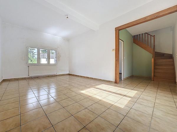 A vendre - Maison de 150m2, 4 chambres, garage et terrain de plus de 400m2 en centre-bourg de Candé