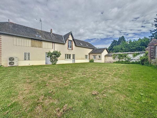 A vendre - Maison de 150m2, 4 chambres, garage et terrain de plus de 400m2 en centre-bourg de Candé