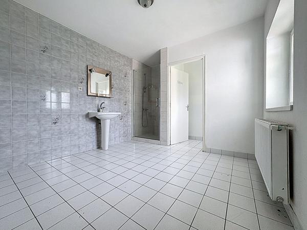 A vendre - Maison de 150m2, 4 chambres, garage et terrain de plus de 400m2 en centre-bourg de Candé