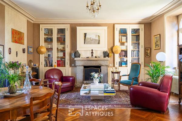 Maison bourgeoise rénovée du XIXe siècle avec jardin arboré et dépendances en coeur de ville à Broons