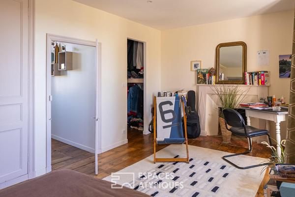 Maison bourgeoise rénovée du XIXe siècle avec jardin arboré et dépendances en coeur de ville à Broons