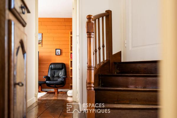 Maison bourgeoise rénovée du XIXe siècle avec jardin arboré et dépendances en coeur de ville à Broons